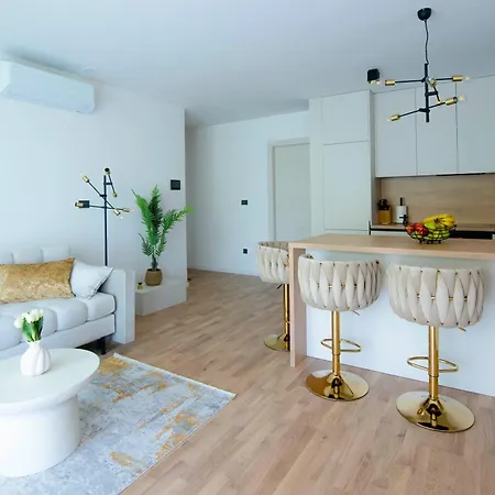 Luxury Three Bedroom Ivano