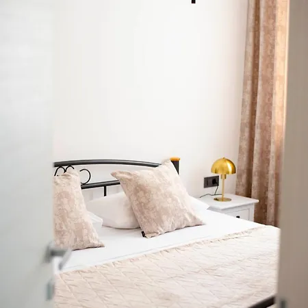 Luxury Three Bedroom Ivano Apartamento