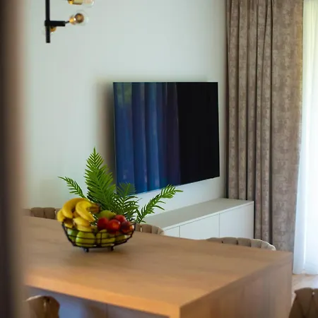 Luxury Three Bedroom Ivano Apartamento