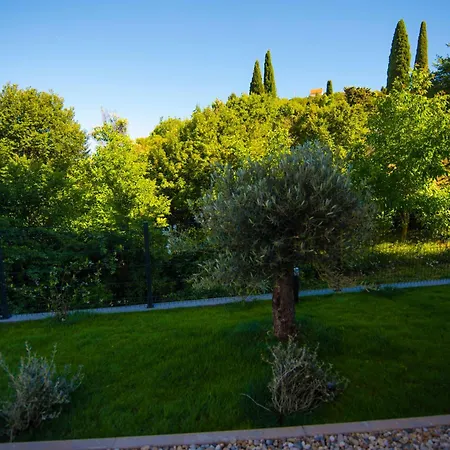 Luxury Three Bedroom Ivano Apartman Sinj